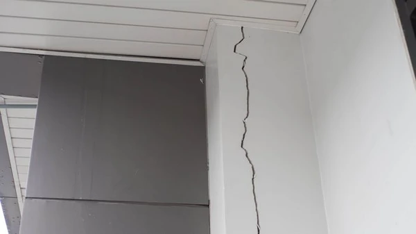 Porque é que as paredes desenvolvem fissuras e como evitá-las?